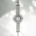 Stylish Analog Watch for Women Elegant Round Dial with Metal Strap