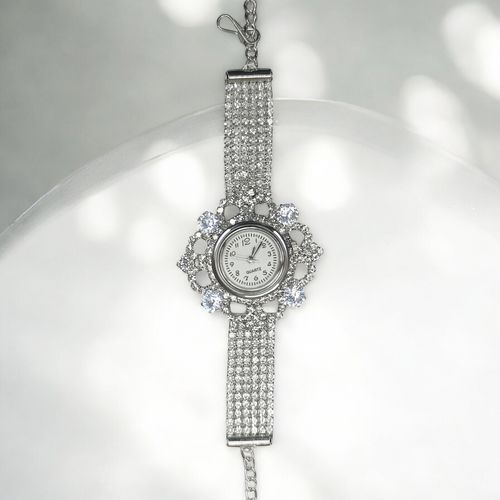 Stylish Analog Watch for Women Elegant Round Dial with Metal Strap